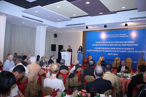 Lãnh đạo thành phố Hồ Chí Minh chiêu đãi đại biểu quốc tế tham dự Lễ kỷ niệm Chiến thắng 30/4